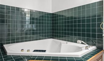 886 Weaver Hill Rd, Coventry, RI 02816
