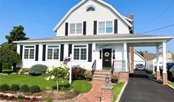 33 S Bay Ave, Amityville, NY 11701