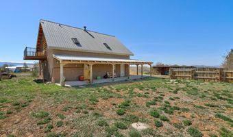 34 Dos Carpinteros Rd, Arroyo Seco, NM 87514