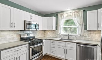 3839 Woodleaf Rd, Charlotte, NC 28205