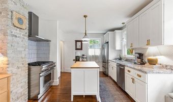 15 Berwick Pl, East Providence, RI 02916