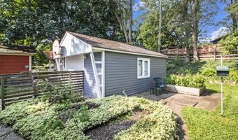 900 Barton Dr, Ann Arbor, MI 48105