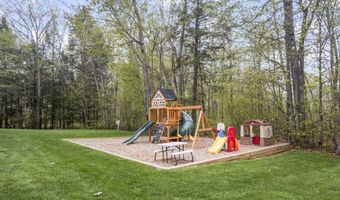 90 Village Place Dr, Barrington, NH 03825