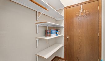 701 S 3rd St, Beresford, SD 57004