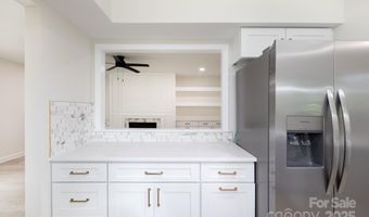 8356 Meadow Lakes Dr, Charlotte, NC 28210