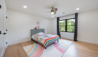 2 Buckingham Rd, Bayonne, NJ 07035