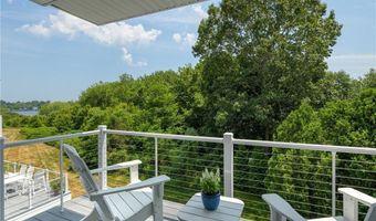 100 Algonquin Rd 13, Narragansett, RI 02882