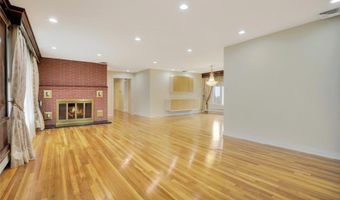 260 Oakridge Ln, Albertson, NY 11507