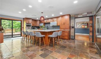 24 Lincoln Dr, North Smithfield, RI 02896