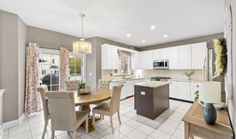 14 Brittany Dr, Bayville, NJ 08721