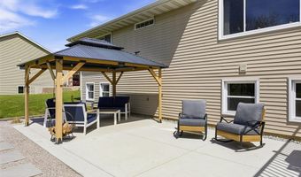 800 Kaitlynn Ave, Anamosa, IA 52205