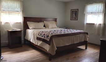 8 Nimbus Dr, Alloway, NJ 07462