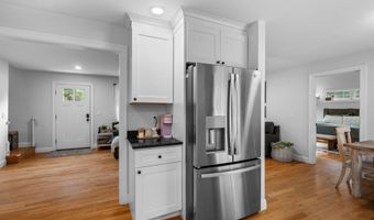 34 Crawley Falls Rd, Brentwood, NH 03833