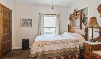 906 Grove St, Adel, IA 50003