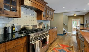 3 Raiders Ln, Darien, CT 06820