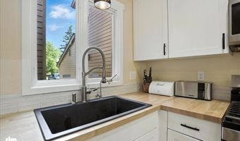 6622 Lakeway Dr, Anchorage, AK 99502