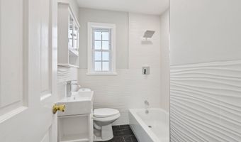 16 PARK Dr, Bellmawr, NJ 08031