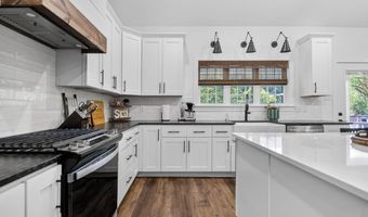 616 HIRAM Dr, Bauxite, AR 72011