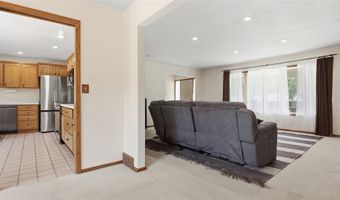 212 Country Club Ln, Altoona, WI 54720