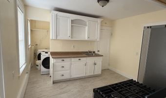87 Manhattan Ave 2nd floor, Bridgeport, CT 06606
