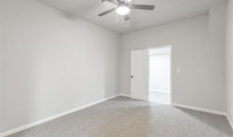 1027 W Idaho Ave, Chickasha, OK 73018