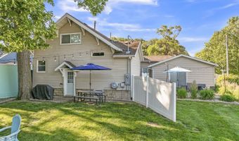 41 Dewey St, Arnolds Park, IA 51331