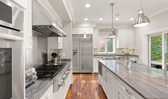 4226 40TH St N, Arlington, VA 22207