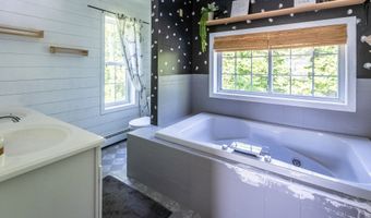 2 Quail Hollow Ct, Beacon Falls, CT 06403