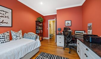 305 Richmond Glen Dr, Cheshire, CT 06410