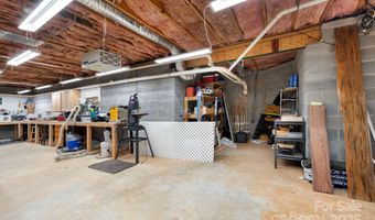 37 New Cross N, Asheville, NC 28805