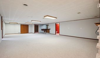 1108 2nd St SW, Dyersville, IA 52040
