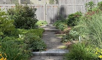 58 Oak St, Brattleboro, VT 05301