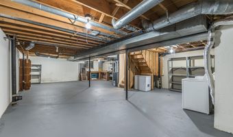 1040 Greenhills Dr, Ann Arbor, MI 48105