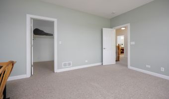 660 Birch Hollow Dr, Antioch, IL 60002