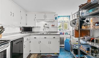 718 Bellevue Ave 5, Newport, RI 02840