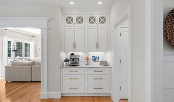 32 Settlers Ct, Bedford, NH 03110
