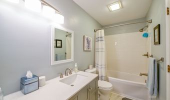 7673 Woodmere Dr 27, Athens, OH 45701