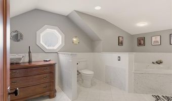 23 Clinton St, Newport, RI 02840