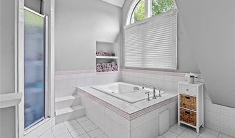 20 Beechwood Dr, Cranston, RI 02921