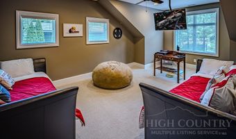 214 Pasture Ln, Banner Elk, NC 28604