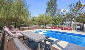 28 W Park Ave, Belford, NJ 07718