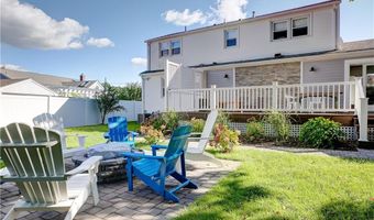 18 Sylvan Ter, Newport, RI 02840
