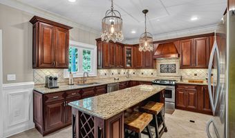 45 White Oak Ln, Aberdeen, NJ 07747