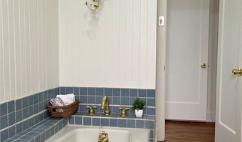 710 Hausten St, Honolulu, HI 96826