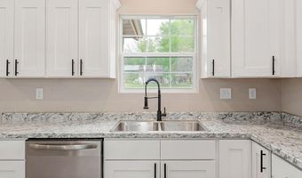 215 W Cofield St, Aurora, MO 65605