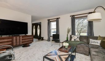 1402 Winaki Trl, Algonquin, IL 60102