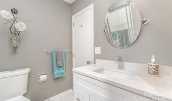 2722 Hillmont Dr, Charlotte, NC 28226