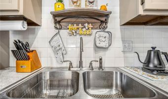 584 Stanley Rd, Akron, OH 44312