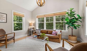 32 Settlers Ct, Bedford, NH 03110