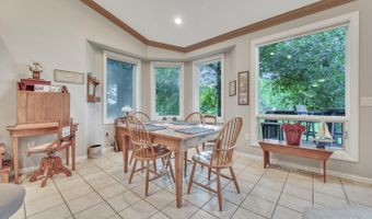 211 Emerald Meadows Dr, Arnolds Park, IA 51331